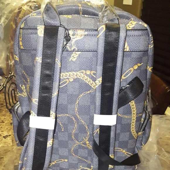 🚫SOLD!!🚫Sharkmouth Gold chain backpack - Picture 7 of 8